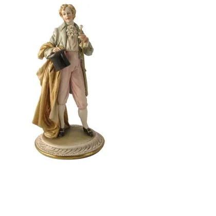 Zdjęcie Figurka mężczyzny z porcelany - ozdoba do apartamentu