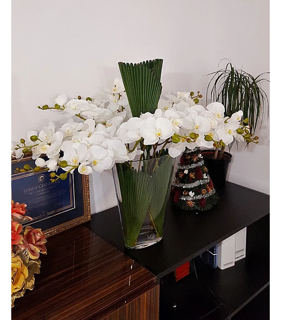 picture 5 Avant garde floral composition by Italian brand VG