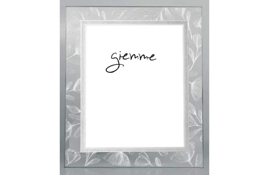 obrazek 1 Ramka na zdjęcia 20х25 cm w kolorze srebrnym z subtelnym motywem kwiatów