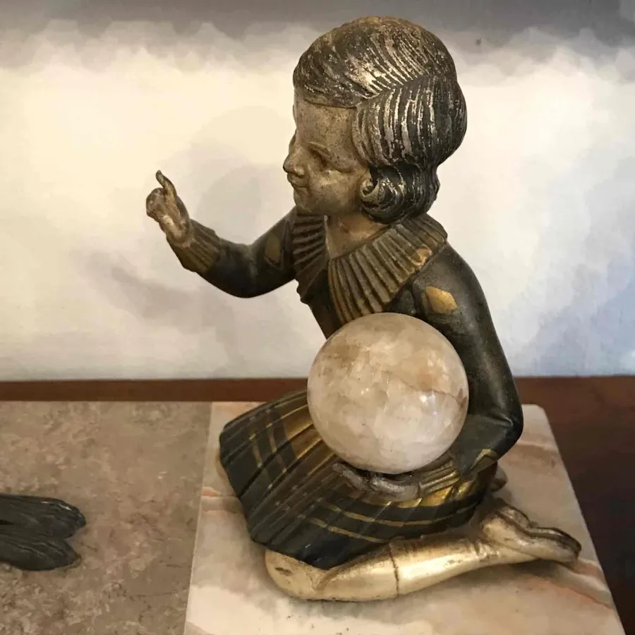 obrazek 3 Antyczna francuska rzeźba pies i dziewczynka w stylu art déco, wykonana z patynowanego metalu