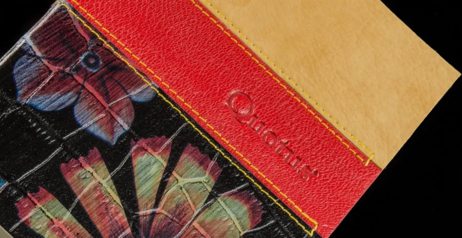 picture 2 Feminine leather notebook