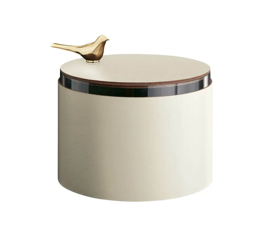 obrazek 1 Wyjątkowe skórzane pudełko w kolorze kremowym ozdobione ptaszkiem w kolorze złota