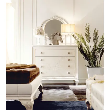 Zdjęcie Komoda Pascal, wykończenie białe szkliwione z dekoracją, duże srebrne uchwyty - Avenanti