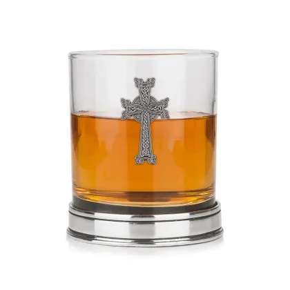 Zdjęcie Szklanka do whisky z wyjątkowym krzyżem z pewteru – stylowy prezent