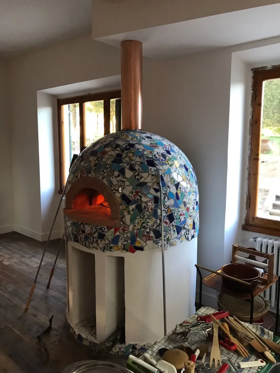obrazek 3 Wyjątkowy piec do pizzy z atestowanej terakoty ogniotrwałej z kominem: średnica 200 mm – waga 200 kg - Goti Terrecotte
