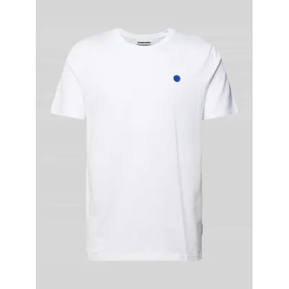 Zdjęcie T-shirt z wyhaftowanym motywem model ‘JAAMES’