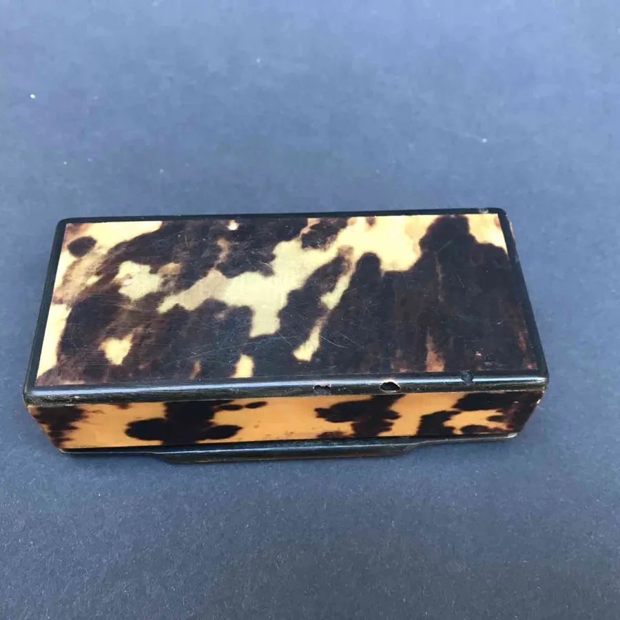 obrazek 6 Prostokątna skrzynka z XIX wieku