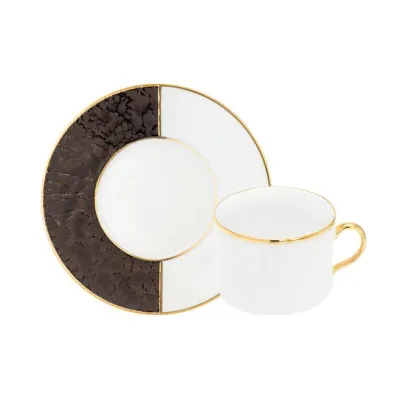 Zdjęcie Cudowna porcelanowa filiżanka do herbaty ze spodeczkiem