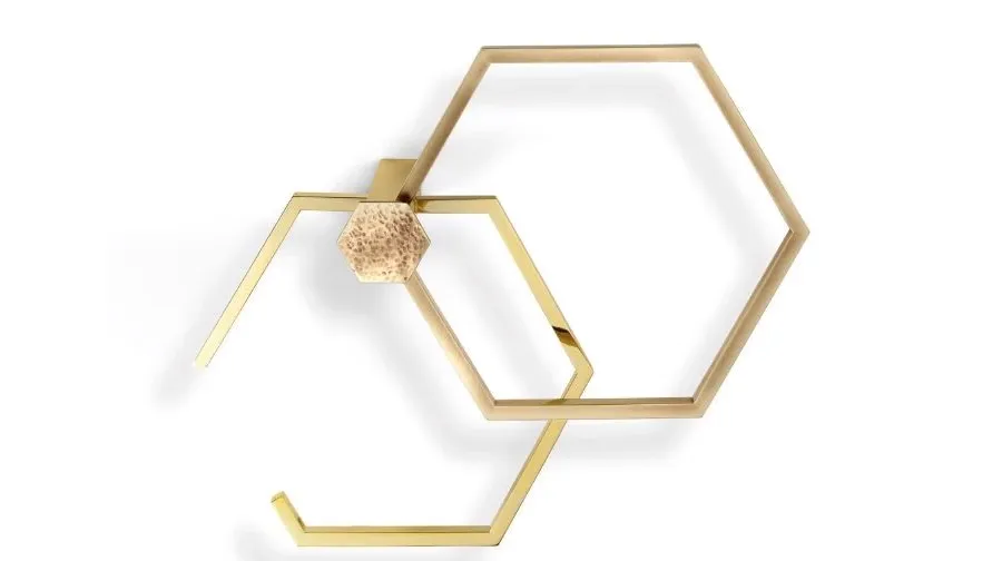 obrazek 1 Wieszak na ręczniki z kolekcji Hexagon z polerowanego mosiądzu o oryginalnym designie - Il Paralume Marina