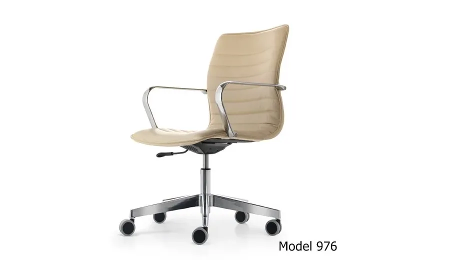 picture 2 Office chair comfortable for the manager