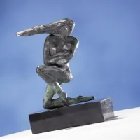 Zdjęcie Fantastyczna figurka z brązu