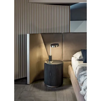 Zdjęcie Designerski stolik nocny w kolorze jasnego brązu