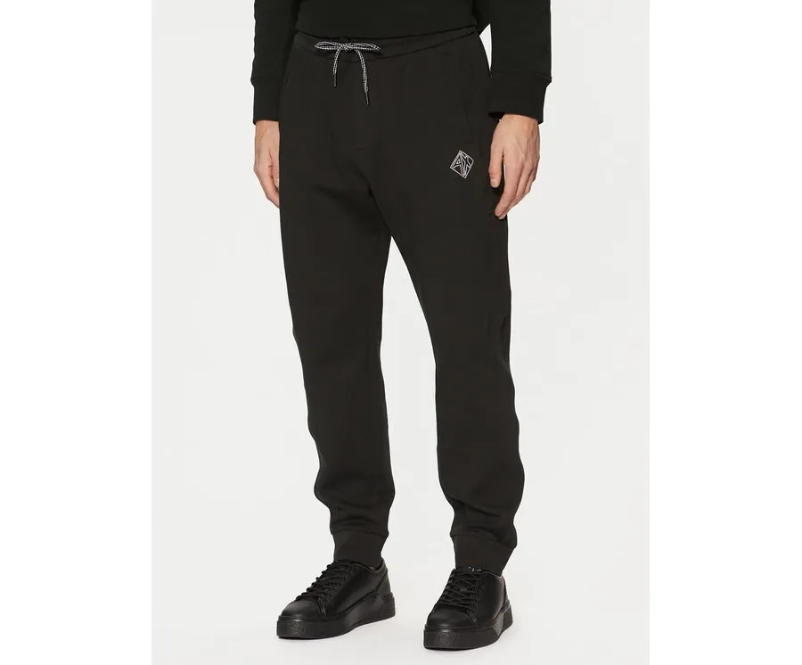 obrazek 1 Armani Exchange Spodnie dresowe XM000230 AF10818 UB001 Czarny Regular Fit