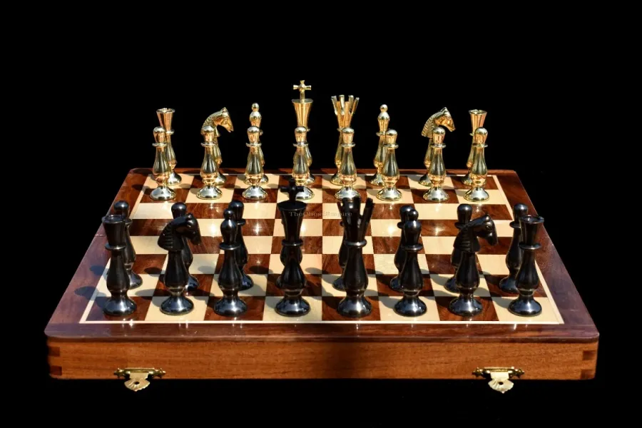 obrazek 2 Oryginalny komplet szachowy z naturalnego i postarzanego mosiądzu - The Chess Empire