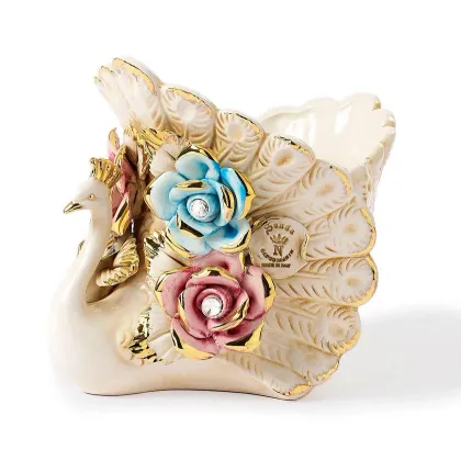 Zdjęcie Piękna figurka pawia z ceramiki od włoskiego producenta