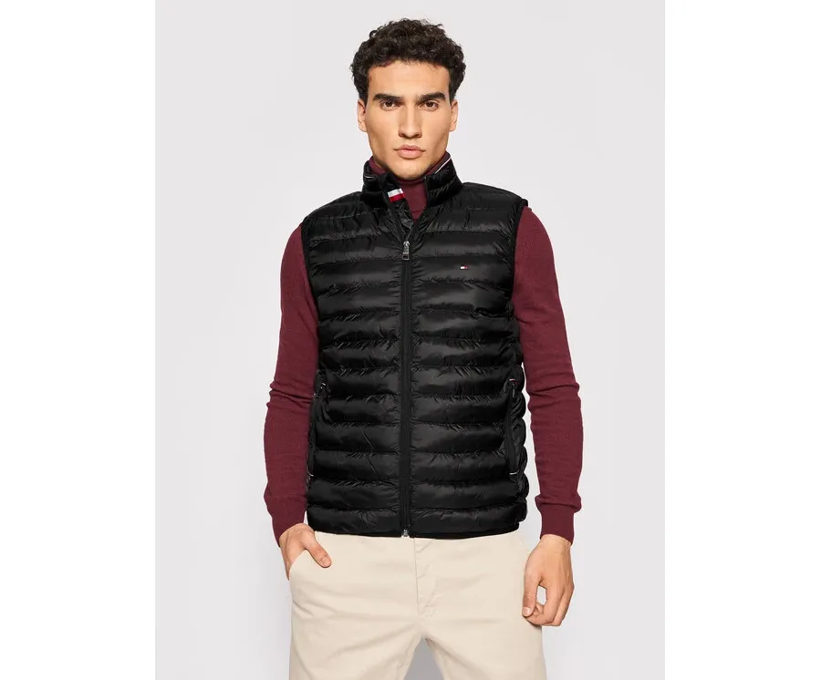 obrazek 1 Tommy Hilfiger Bezrękawnik Core Circular MW0MW18762 Czarny Regular Fit