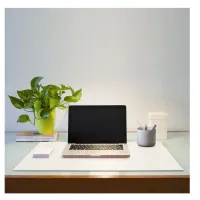 Picture A solid white Clio desk pad from an Italian manufacturer