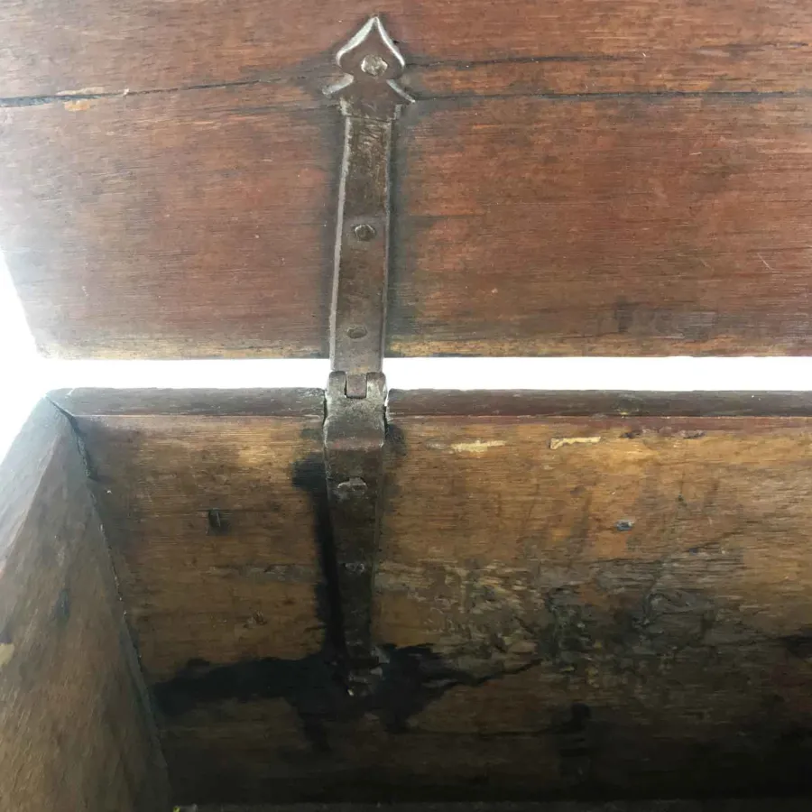 obrazek 3 Antyczny podwójny jałmużnik z orzecha w kształcie pudełka bez ramek