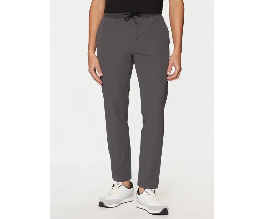 obrazek 1 Calvin Klein Joggery K10K113809 Szary Slim Fit