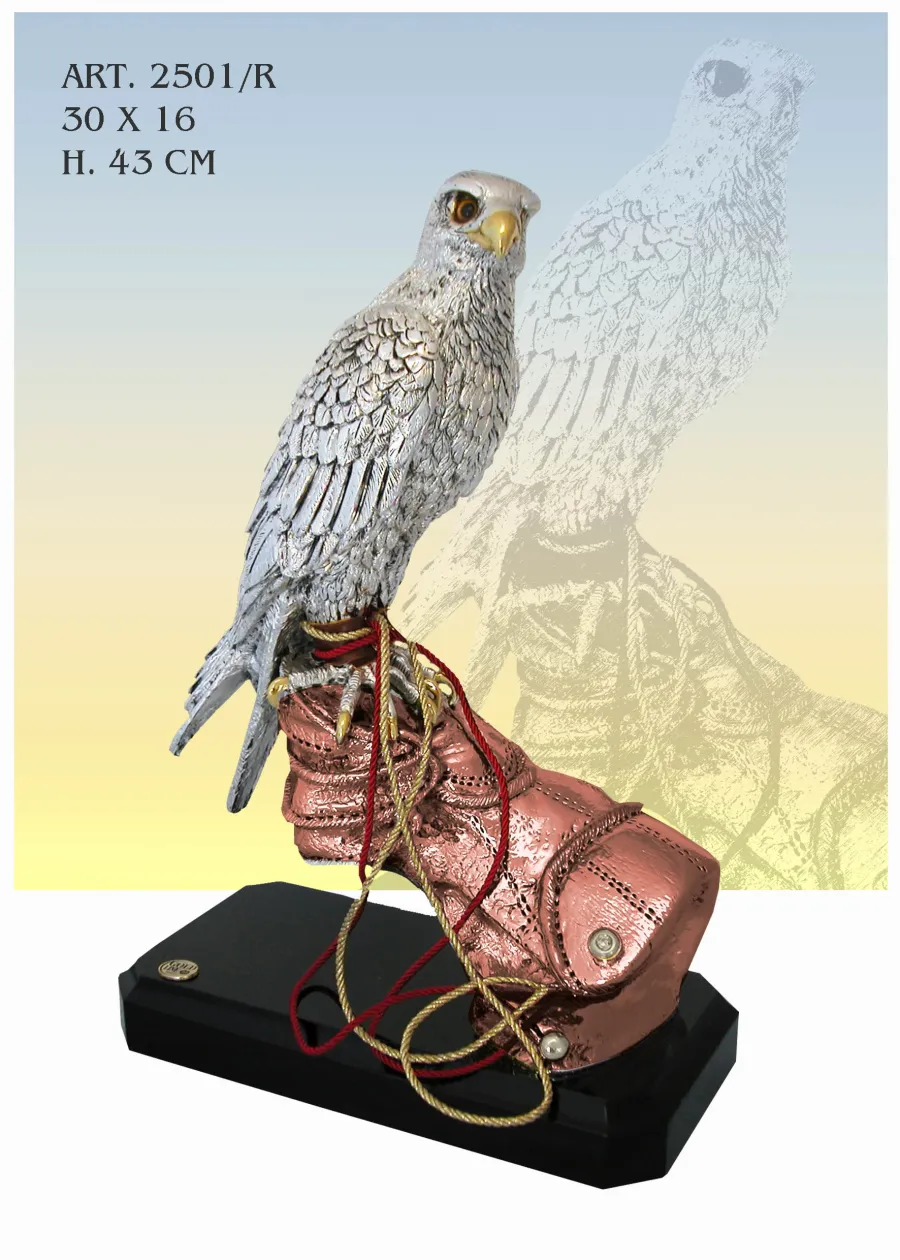 obrazek 1 Genialna figura orła na dłoni