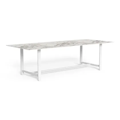 Zdjęcie Stylowy włoski stolik idealny na ogród