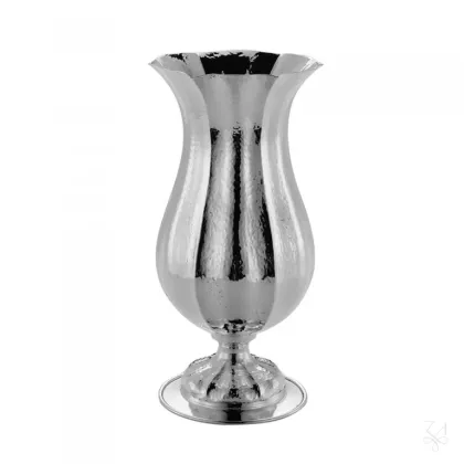 Picture Exclusive silver vase with a unique shape - Zaramella Argenti