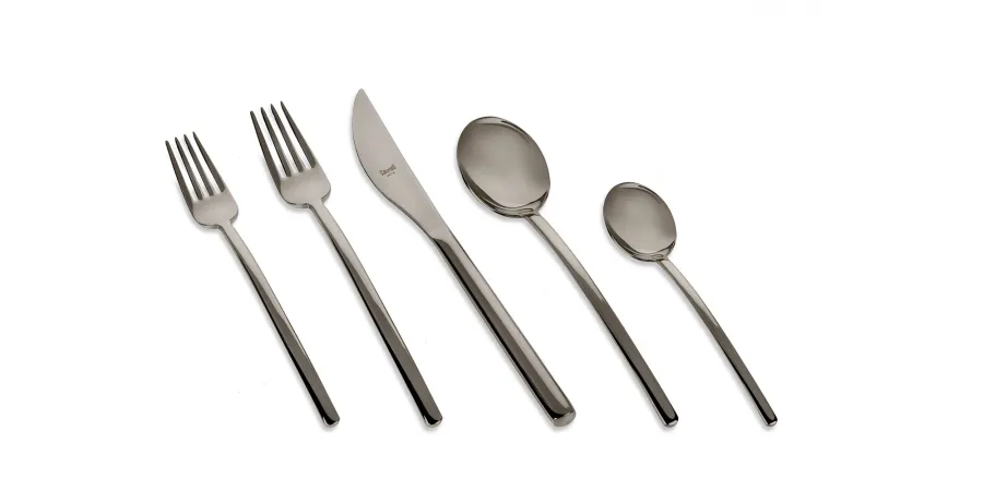 obrazek 1 Ekskluzywny 51-elementowy zestaw sztućców Due Oro Nero z Włoch