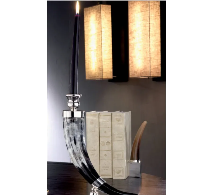 obrazek 1 Dekoracyjny świecznik z mosiądzu niklowanego i poroża