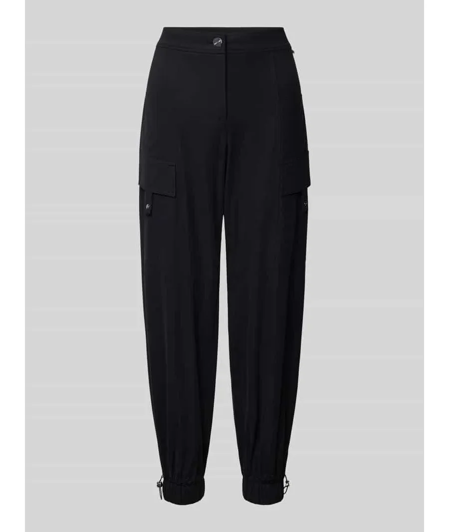 obrazek 1 Spodnie materiałowe o kroju relaxed fit z aplikacją z logo