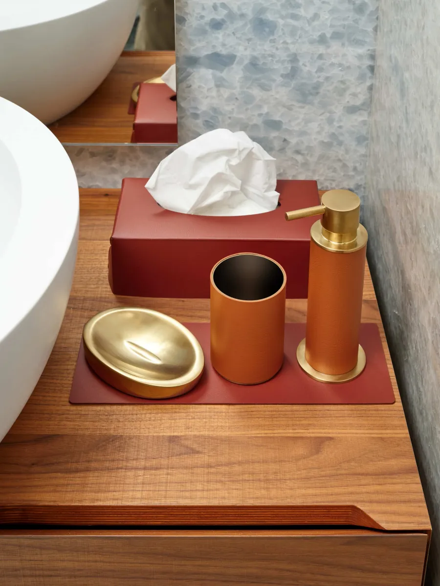 obrazek 2 Bordowe pudełko na chusteczki 23x12xH7,5 cm wykonane ze skóry