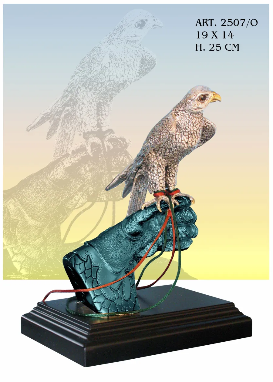 obrazek 1 Figura orła stojącego na dłoni