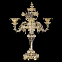 Zdjęcie Gustowna lampa w kształcie świecznika wykonana ze szkła murano