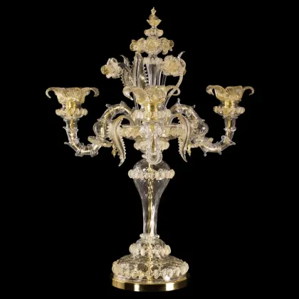 Zdjęcie Gustowna lampa w kształcie świecznika wykonana ze szkła murano