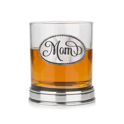 Zdjęcie Luksusowy prezent dla mamy – szklanka do whisky z emblematem z napisem „Mama” i polerowaną cynową podstawą