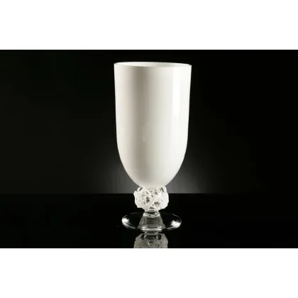 Picture A modern, exclusive vase for the VG apartment