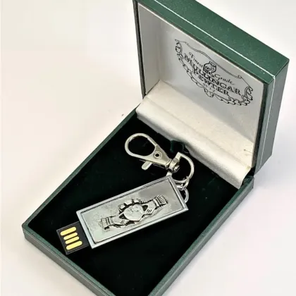 Picture Keychain - 32 GB USB flash drive decorated with a Claddagh pattern