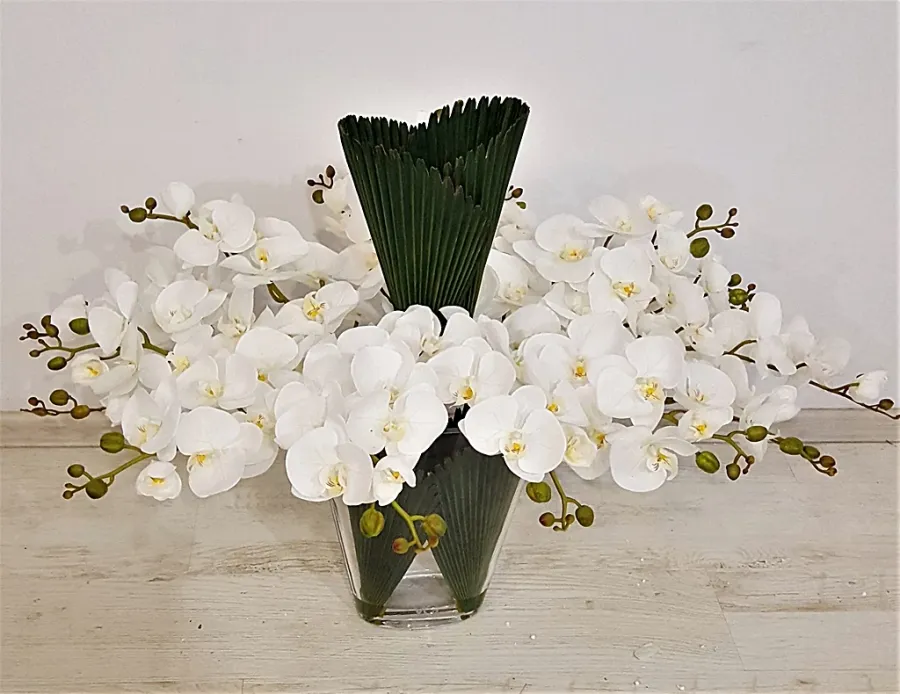 picture 8 Avant garde floral composition by Italian brand VG