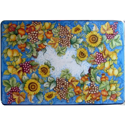 Zdjęcie Prostokątny blat ogrodowy z lawy zdobiony roślinnym ornamentem – Ceramiche Valchida