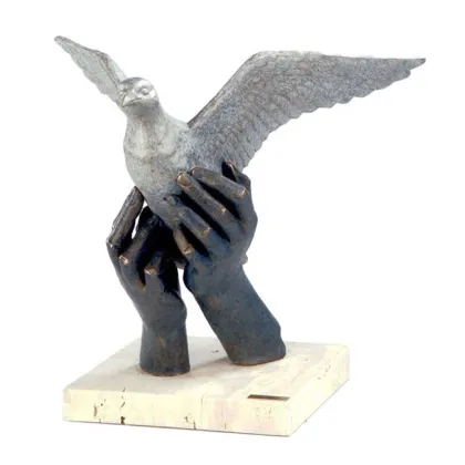 Zdjęcie Biały gołąb - symbol wolności i pokoju