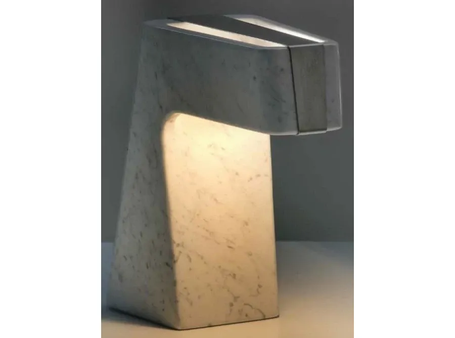 obrazek 2 Piękna stylowa lampa biurkowa z marmuru Carrara - Il Paralume Marina