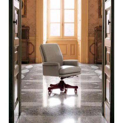 Zdjęcie Obrotowy skórzany fotel biurowy ze średnim oparciem - Mascheroni