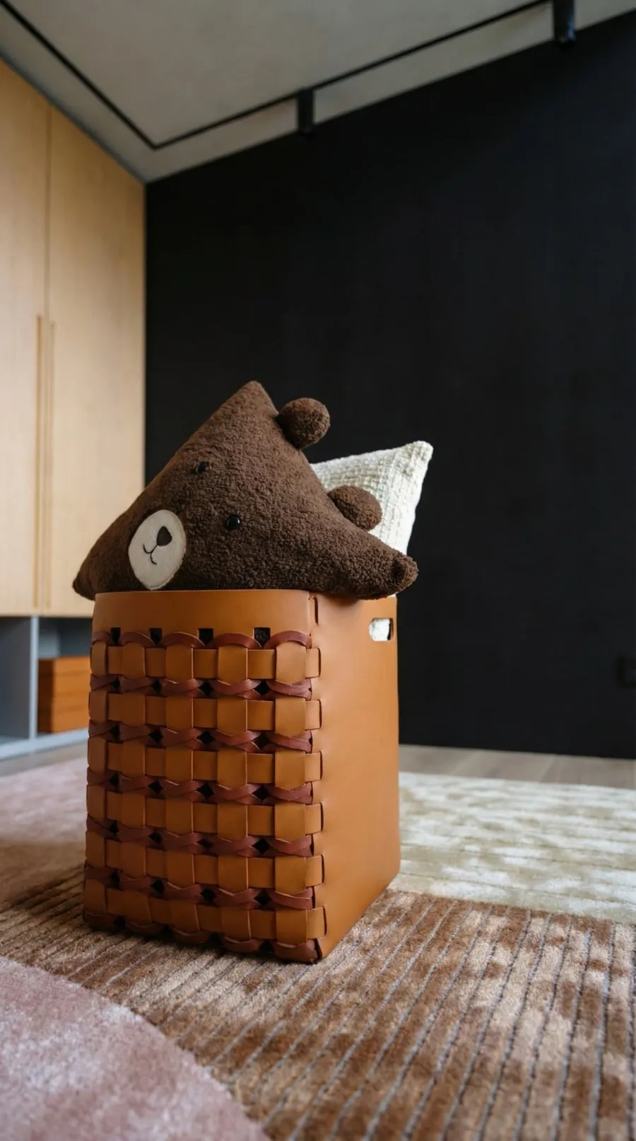 obrazek 2 Piękny kosz Geometria Rotonda 35x35xH40 cm w kolorze koniakowym