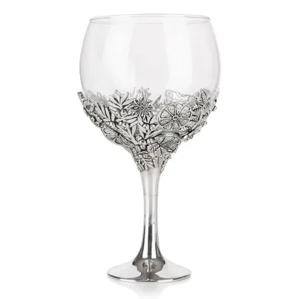 Zdjęcie Stylowy kieliszek do ginu zdobiony roślinnym ornamentem z pewteru – niepowtarzalny prezent