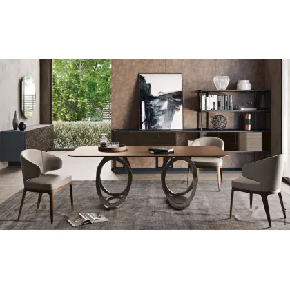 Zdjęcie Gustowny stół jadalniany z drewnianym blatem i oryginalnymi nóżkami