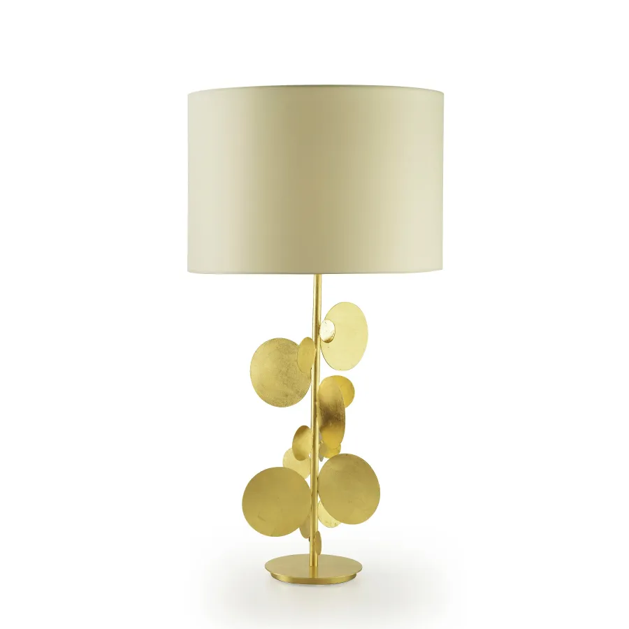 obrazek 1 Przytulna i jednocześnie stylowa lampa stołowa H.86xL.28xP.28 cm