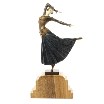 Zdjęcie Ekskluzywna rzeźba wyjątkowej tancerki wykonana z brązu