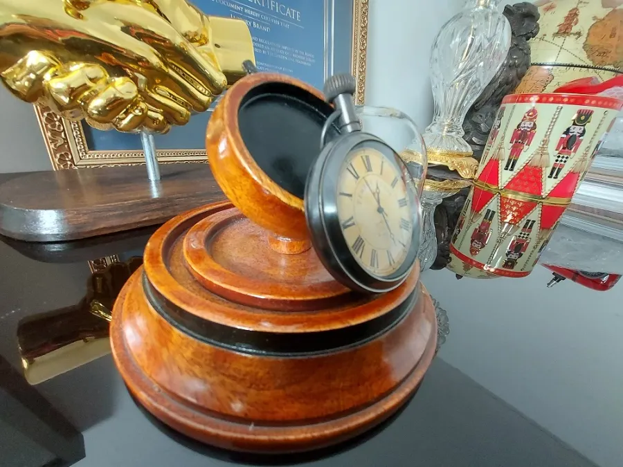 obrazek 4 Wyjątkowy zegarek vintage pod szklaną kopułą - Authentic Models