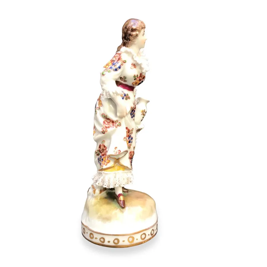 obrazek 2 Porcelanowa figurka kobiety z kwiatowymi dekoracjami