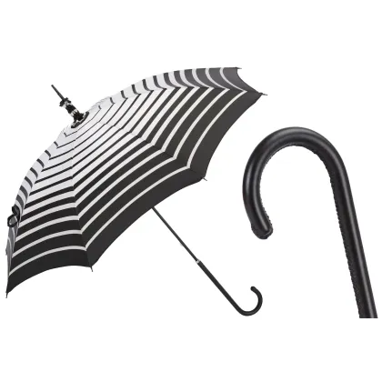 Zdjęcie Stylowy parasol damski w czarne poziome paski ze skórzaną czarną rączką – Pasotti