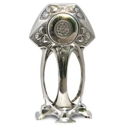 Picture An unusual desk clock in the Art Deco style